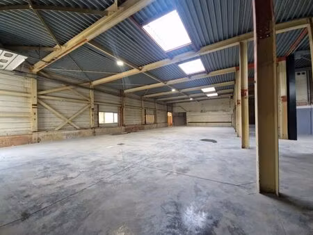 à louer – entrepôt neuf avec bureaux à l’état casco