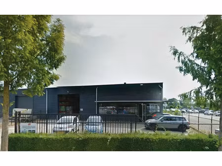 local commercial show room a louer