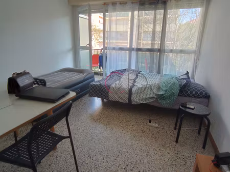 studio meuble avec balcon