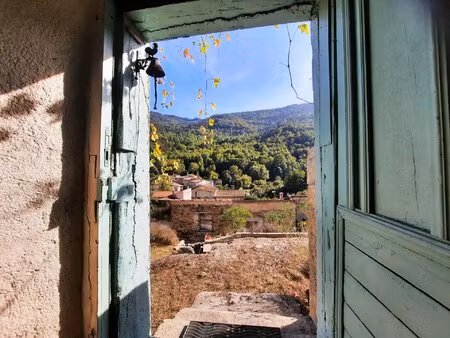 maison en pierre  4 faces  avec jardin