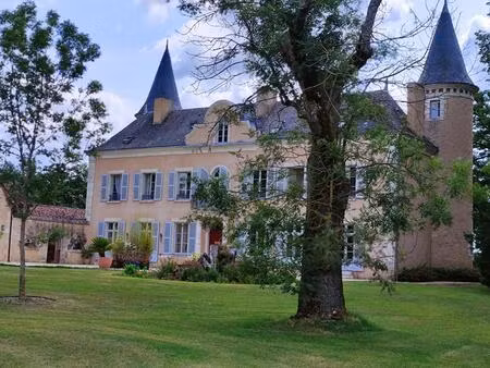 château lureuil 27 pièce(s) 980 m2
