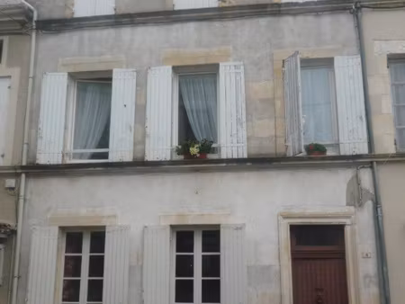 immeuble 3 niveaux + terrasse + garages