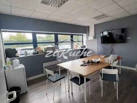 location bureaux et commerces à mondeville (14120) : à louer / mondeville