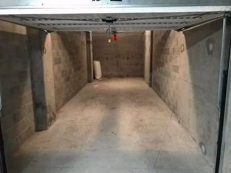 location garage box et parking à caen (14000) : à louer / 29m² caen