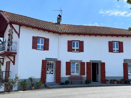 vente immeuble 13 pièces 236 m² à iholdy (64640)  280 000 €