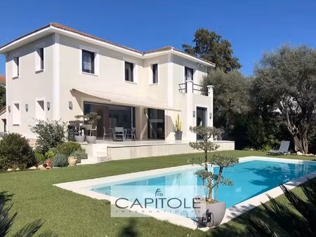 juan les pins - superbe villa contemporaine de 247 m² avec piscine  située dans un domaine