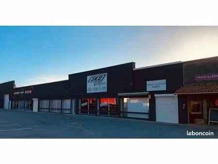 local commercial avec vitrine de 151 m² situé sur la rd86
