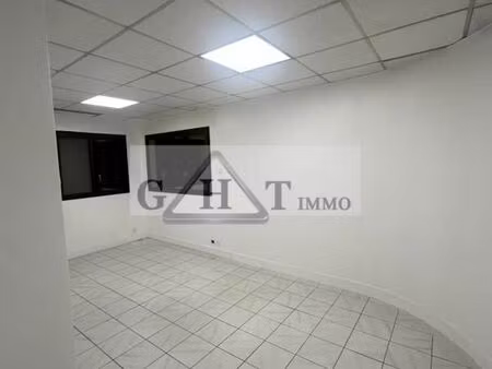 bureaux 300 m²