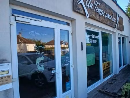 boutique 118 m² garancières