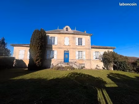 maison 10 pièces 260 m²