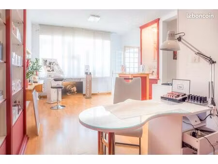 fonds commerce institut de beauté