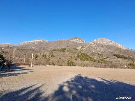 terrain 1 780 m² sederon