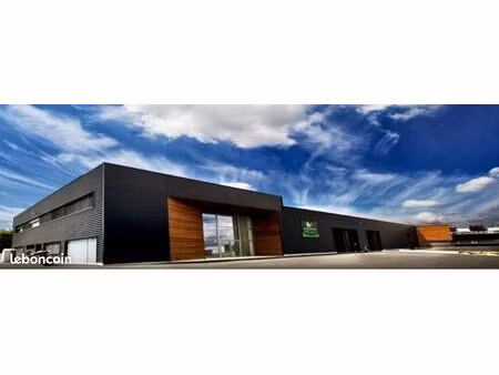 local 3000 m² berd'huis