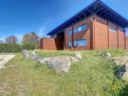 bureaux spacieux avec deux terrasses idéalement situés