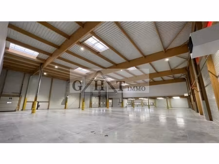 a louer 1.636 m² entrepôt bureau brie-comte-robert