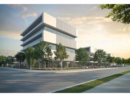 a la recherche de bureaux dans une nouvelle construction à c