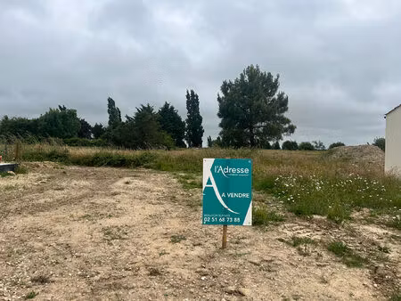 vente terrain  568.00m²  beauvoir