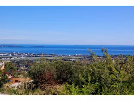 dans un secteur calme et résidentiel  agréable terrain exposé sud ouest bénficiant d'une m