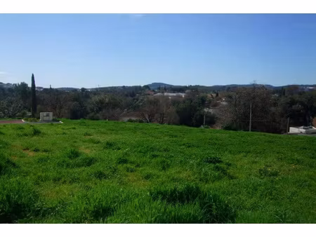 terrain plat de 1057m2 avec vue panoramique à 3 km du centre de biot. 210m2 shon.