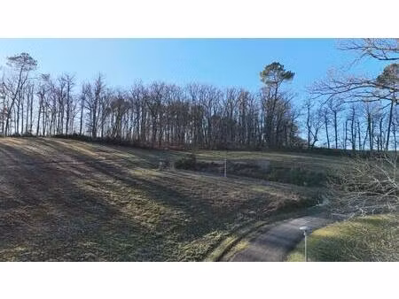 terrain constructible de 2302 m2