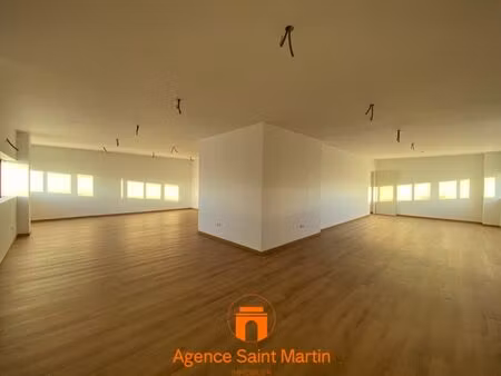 location local commercial 2 pièces 101m2 montélimar 26200 - 1380 € - surface privée
