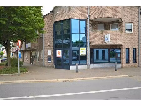 ruim kantoor met burelen op zeer gunstige en commerciële locatie in hamont-achel. ideaal v