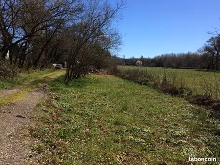 à louer terrain 600m² à grimaud
