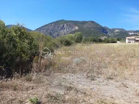 terrain de 1 430 m² à theus