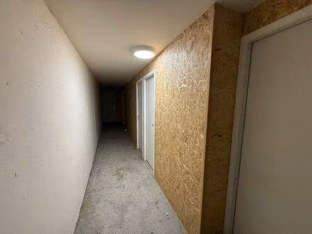 divonne  plein centre-ville  réserve divisée en 6 caves