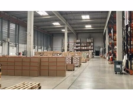 location entrepôt / local d'activités salon de provence 26 335 m²