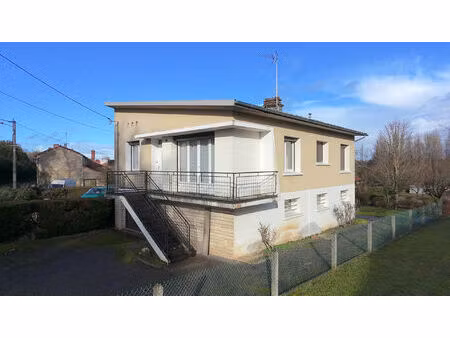 pavillon des années 60 à saint martin l'ars