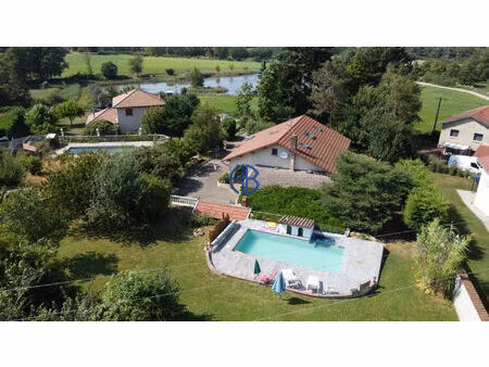 belle villa  très belle prestation  proche st jean de bournay