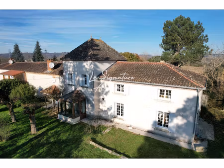 maison de 275 m2 avec terrain arboré de 4134 m2