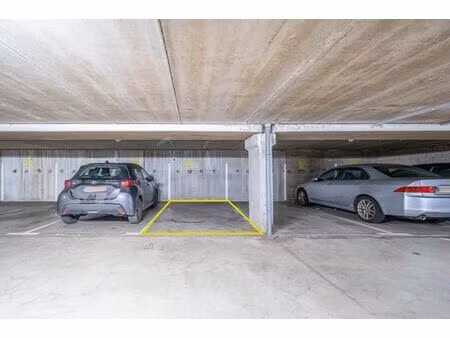 place de parking couverte