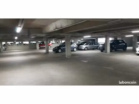 parking couvert spacieux