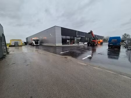 hannut commerce de 1.000m² à louer