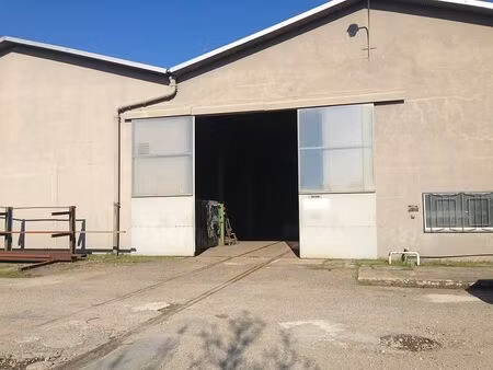 location entrepôt / local d'activités ambares et lagrave 2 014 m²