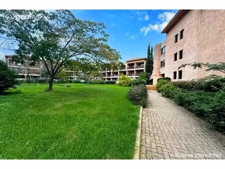 studio meublé les pieds dans l'eau