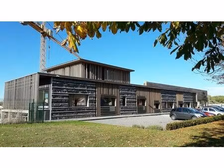 vente de gré a gré d'un batiment semi-industriel de 2.230 m²