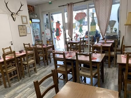 restaurant avec une terrasse situe sur la zone pietonne