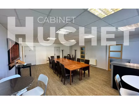 14. caen sud - a louer bureaux en r+1 de 440 m2  très grand