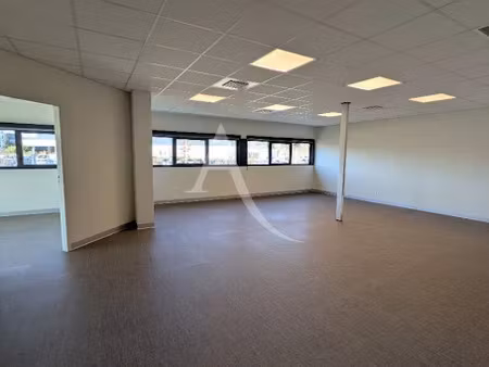 location locaux professionnels 85 m² à pujaudran (32600)  2 200 €