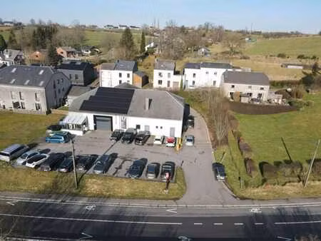 emplacement idéal  surface de plus de 500m2 au sol!