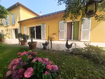 a vendre  secteur bassoues  gers: superbe propriété avec chauffage géothermique  gîte  pis