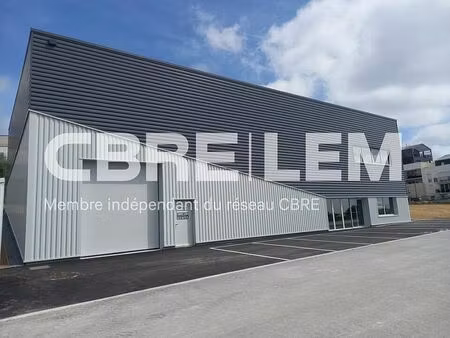 location local d'activités carpiquet 400 m²