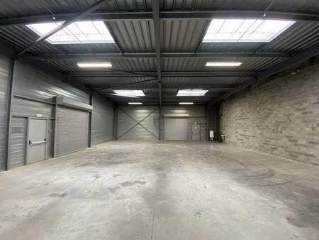 location local d'activités lormont 260 m²