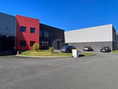 local d'activités à saisir sur zone d'activités/commerce dynamique