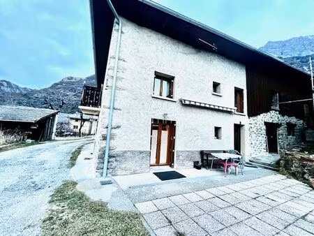 maison de 114 m² à saint-julien-mont-denis