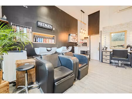 vente local commercial 1 pièces 33m2 hyères 83400 - 99000 € - surface privée