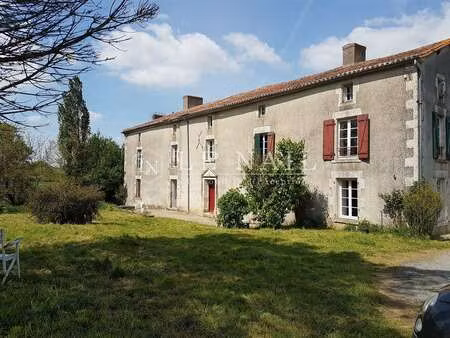 vente maison à bazoges-en-pareds (85390) : à vendre / 190m² bazoges-en-pareds